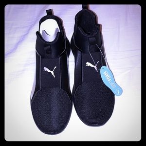 Woman puma tennis shoes.